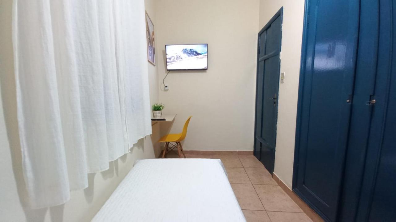 Quarto Individual Em Hospedaria No Centro أورو بريتو المظهر الخارجي الصورة
